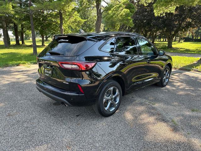 Certified 2023 Ford Escape ST-Line w/ Tech Pack #1 AWD/4WD image 9