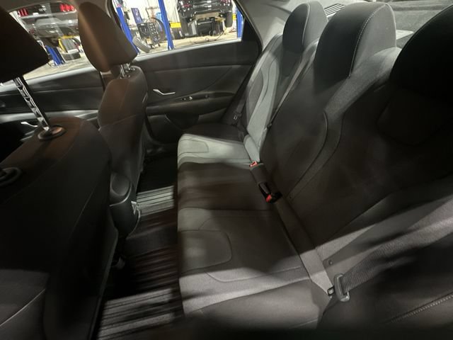 Used 2025 Hyundai Elantra SE FWD image 30