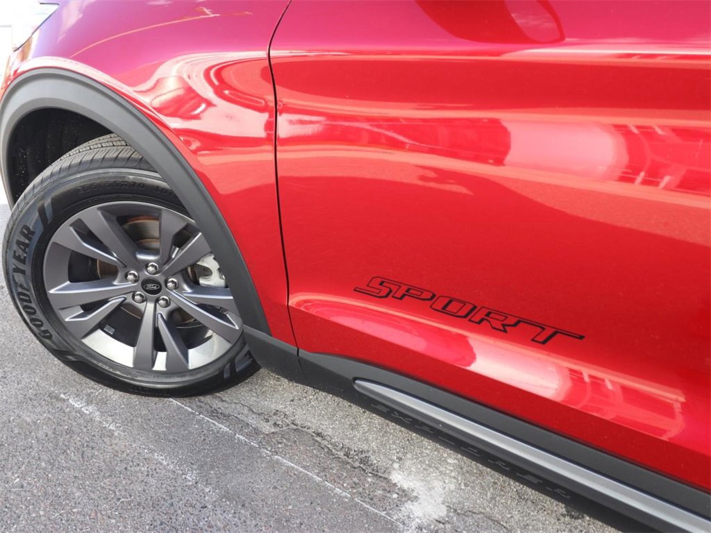 Certified 2022 Ford Explorer XLT w/ Equipment Group 202A image 9