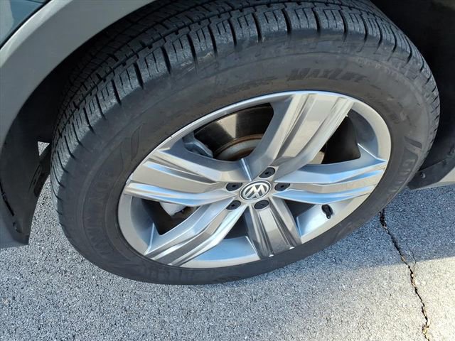Used 2021 Volkswagen Tiguan SEL image 16
