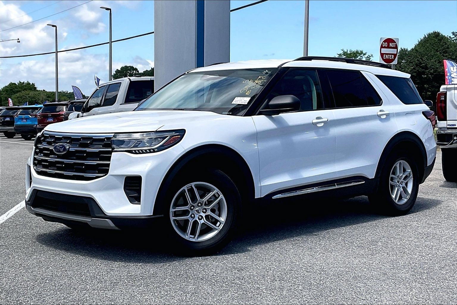 Certified 2025 Ford Explorer Active RWD image 3