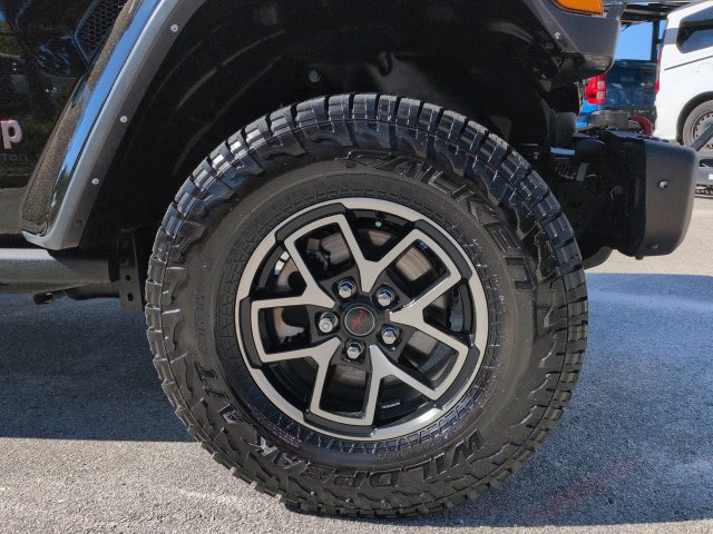 Used 2025 Jeep Gladiator Rubicon AWD/4WD image 12