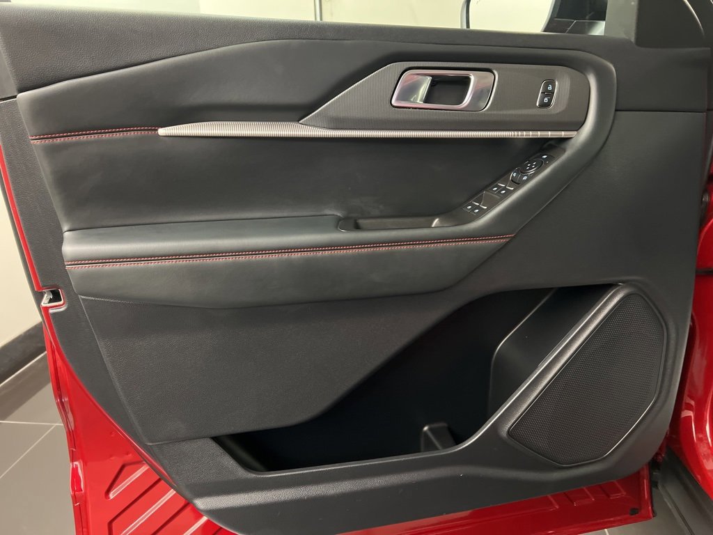 Certified 2025 Ford Explorer ST-Line image 30