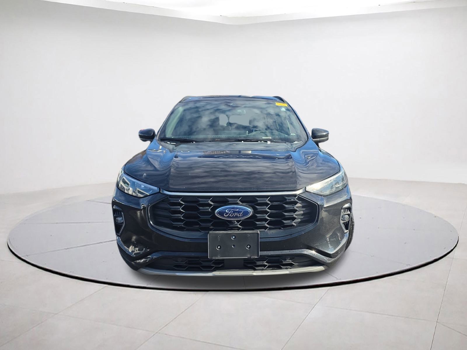 Certified 2023 Ford Escape ST-Line Elite w/ Premium Technology Package image 2