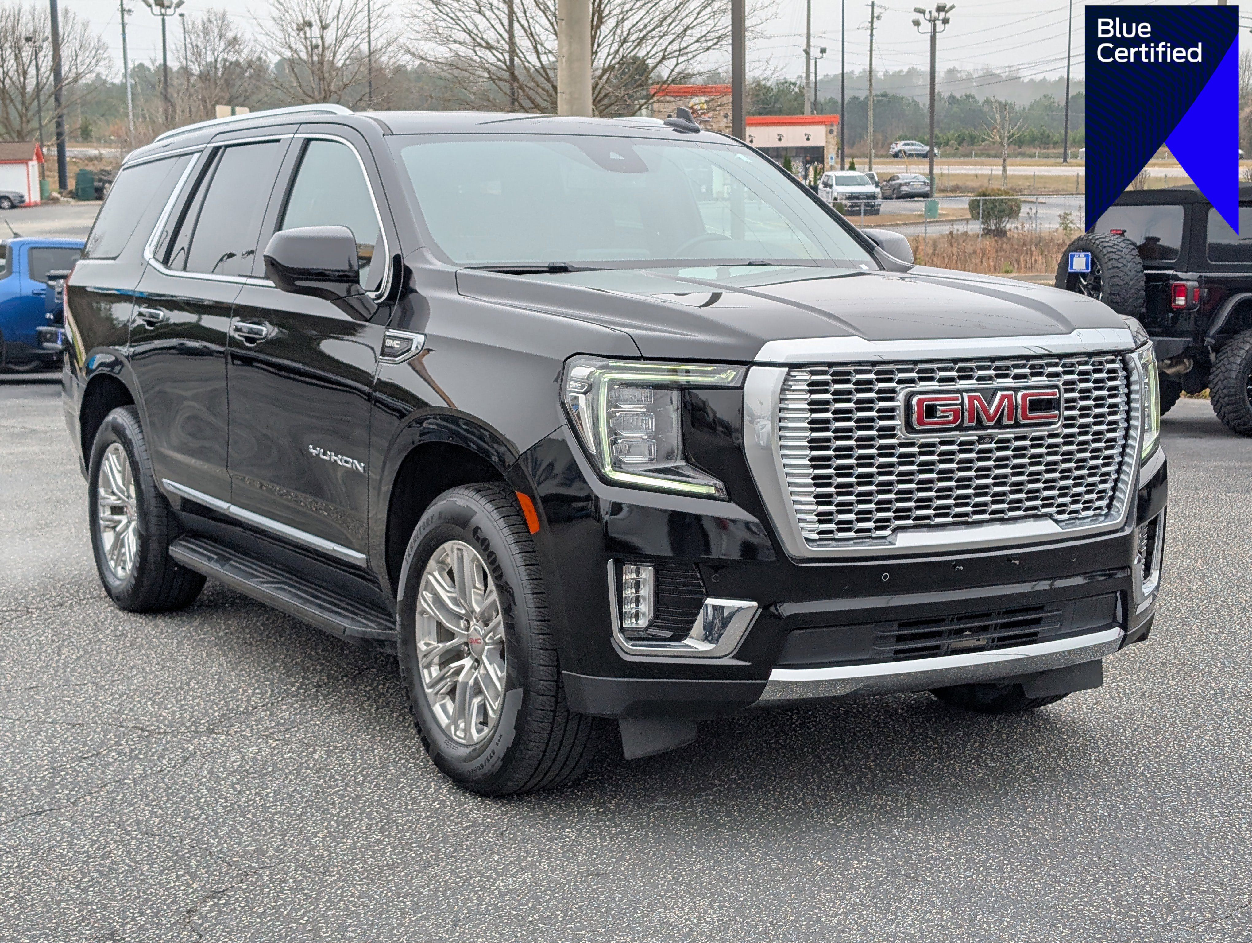 Used 2023 GMC Yukon SLT image 1