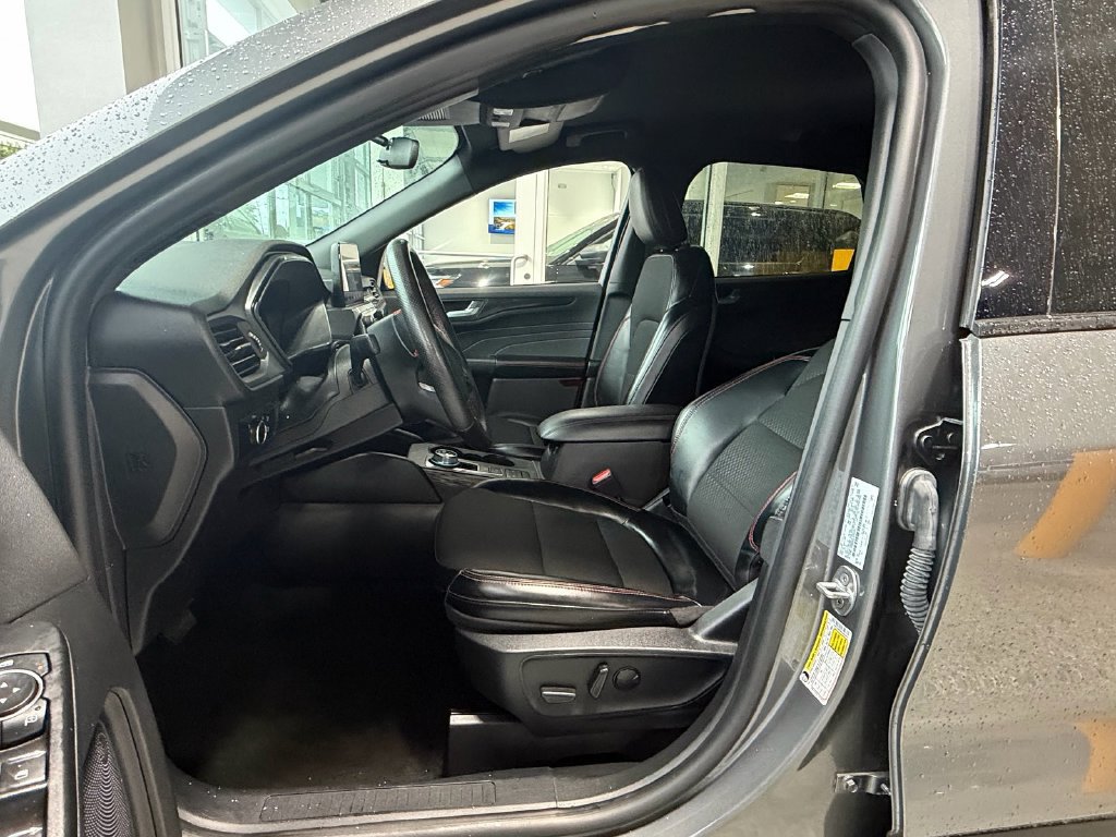 Certified 2025 Ford Escape ST-Line FWD image 9