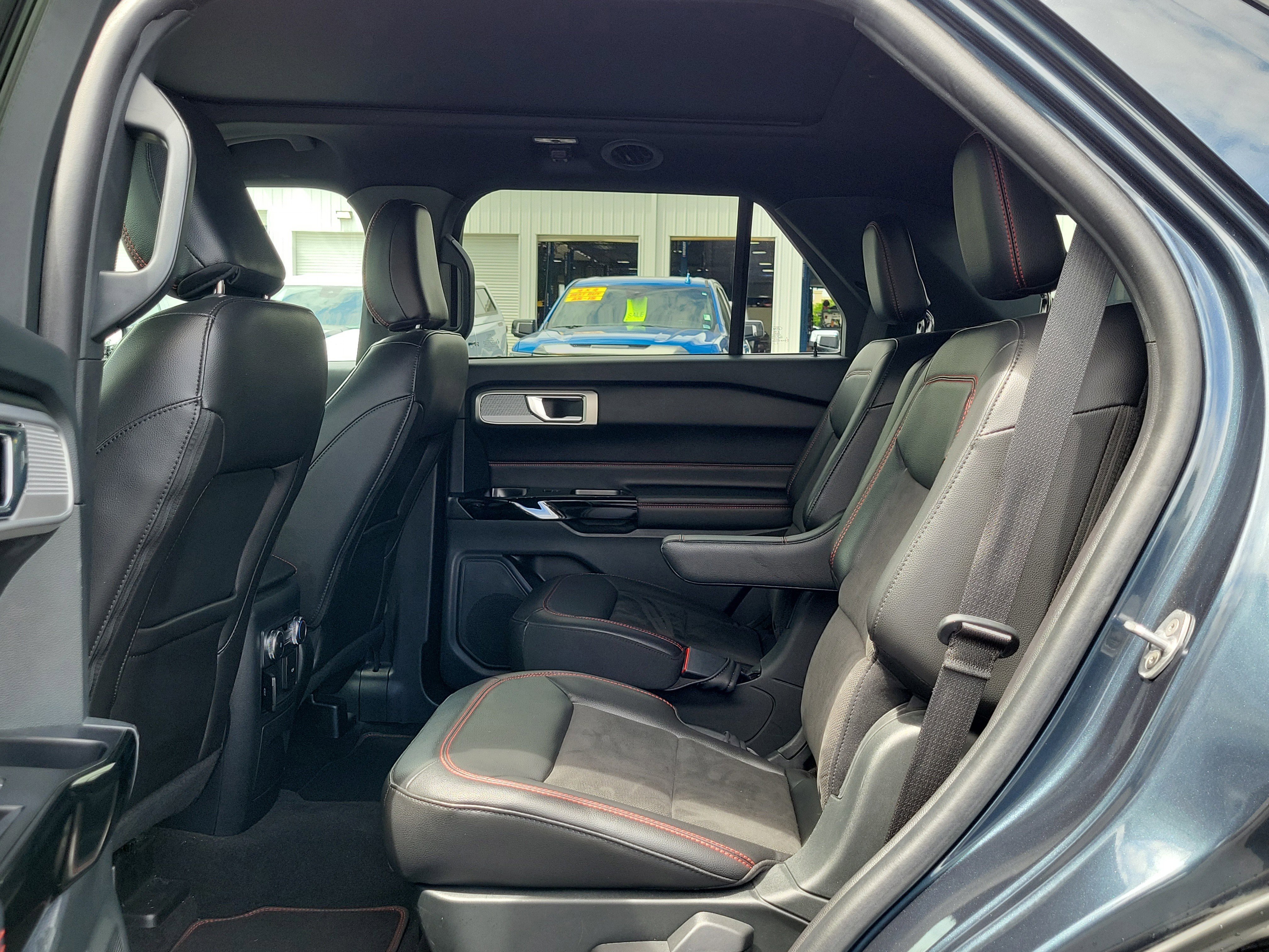 Certified 2022 Ford Explorer ST-Line w/ Class IV Trailer Tow Package image 14