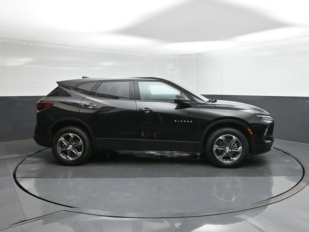 Used 2025 Chevrolet Blazer LT FWD image 14