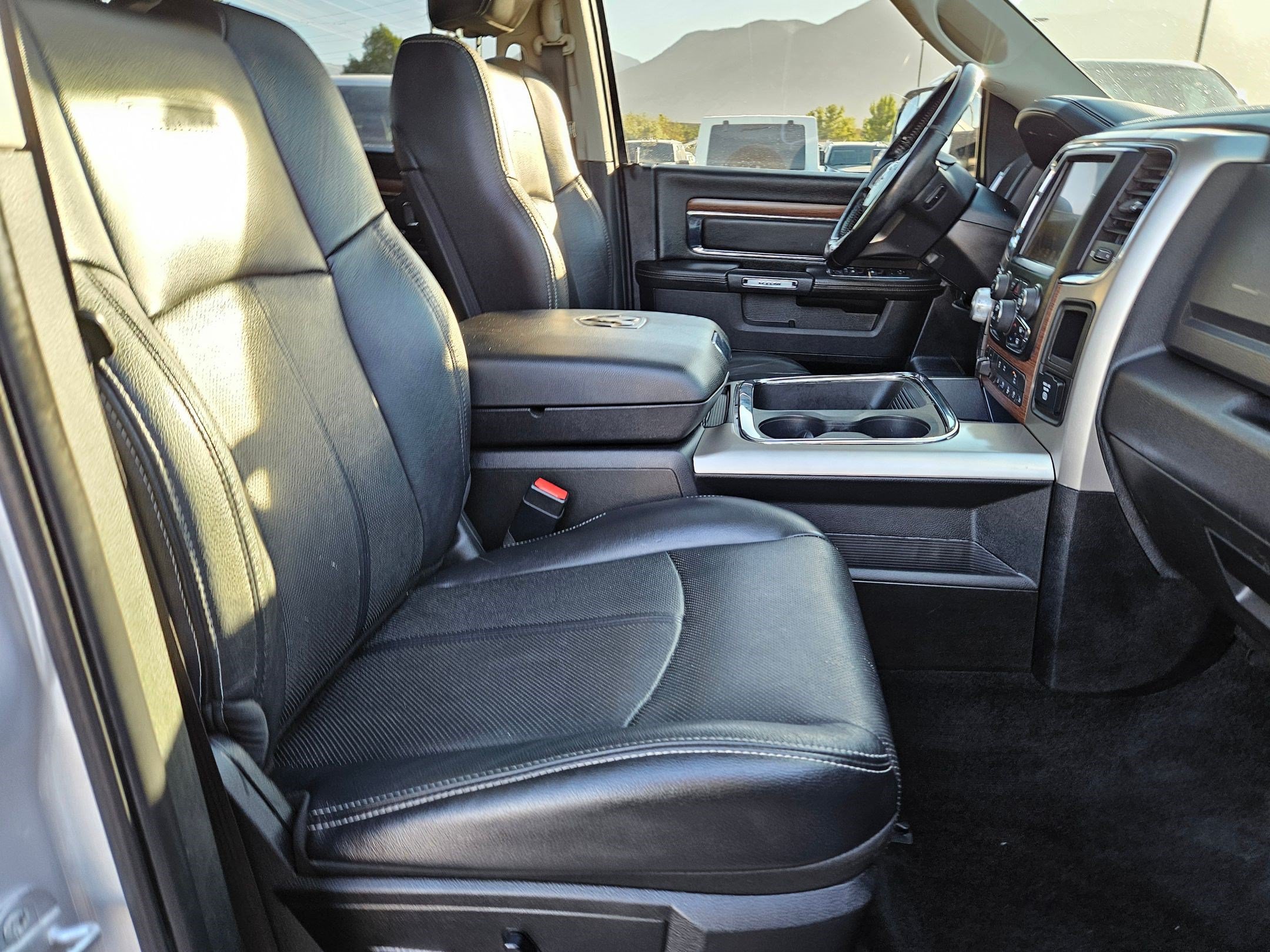 Used 2017 RAM 1500 Laramie AWD/4WD image 34
