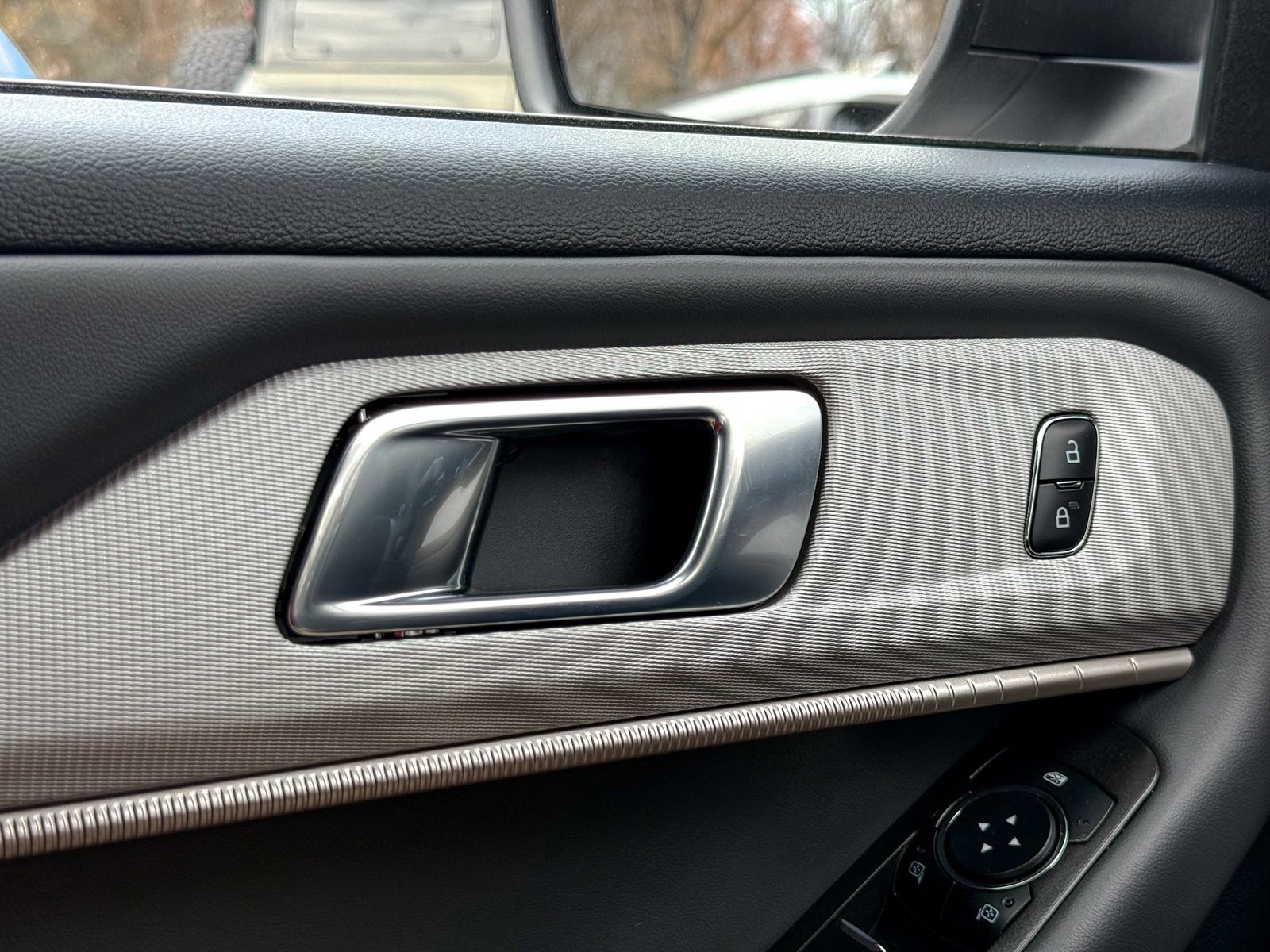 Certified 2025 Ford Explorer Active image 33