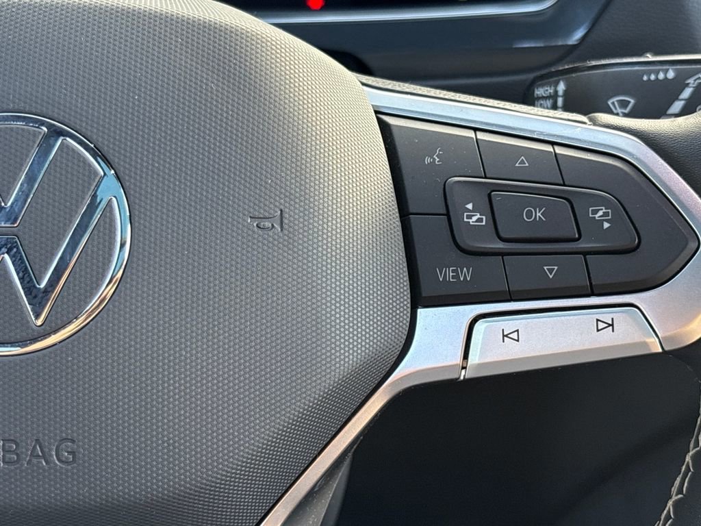 Used 2023 Volkswagen Tiguan SE R-Line image 20