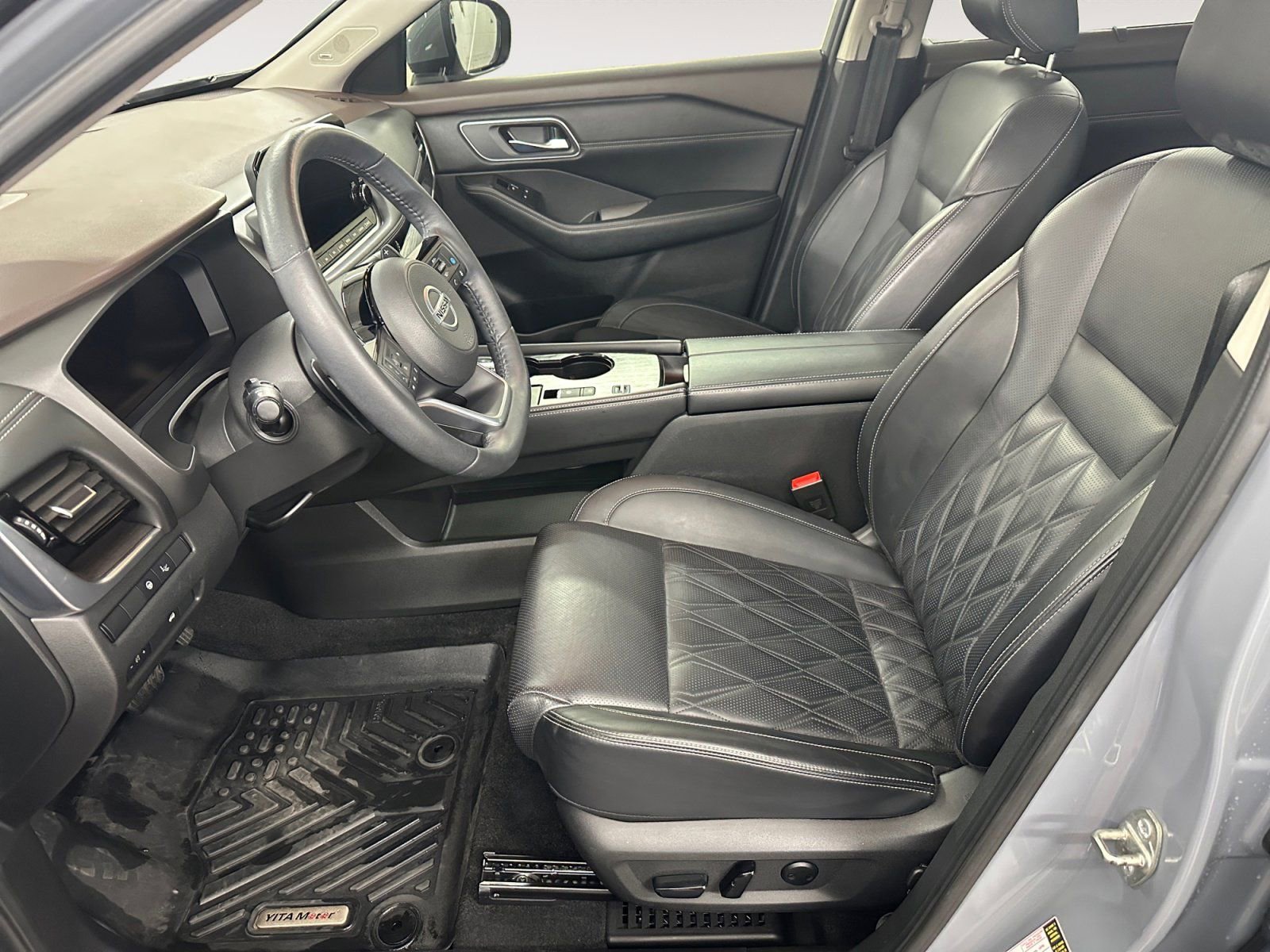 Used 2021 Nissan Rogue Platinum image 9