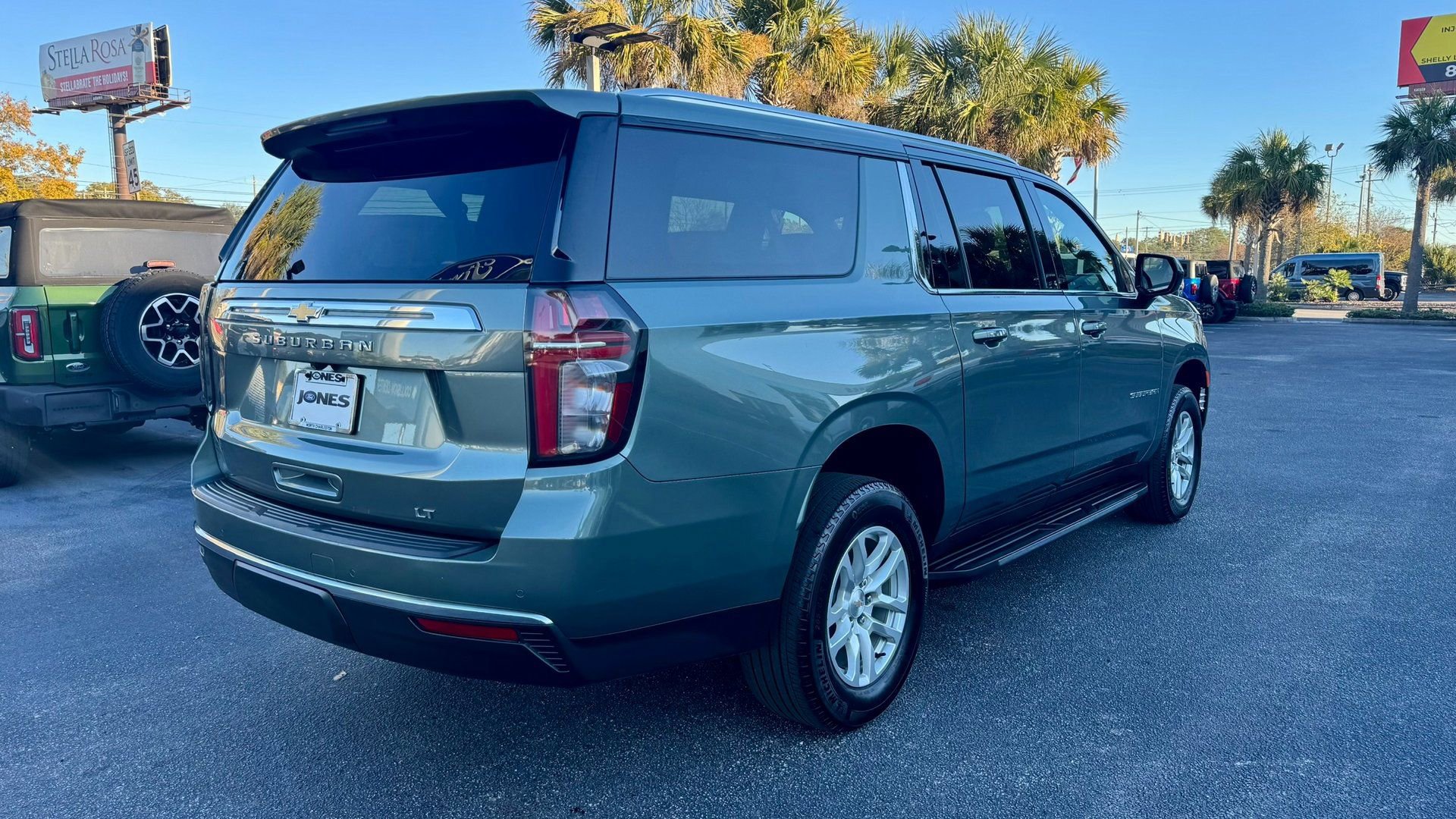 Used 2024 Chevrolet Suburban LT image 8