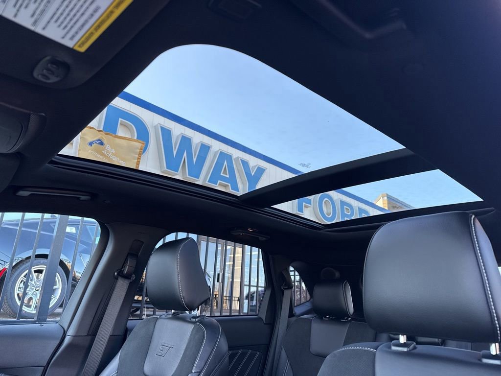 Certified 2023 Ford Edge ST w/ Equipment Group 401A image 27