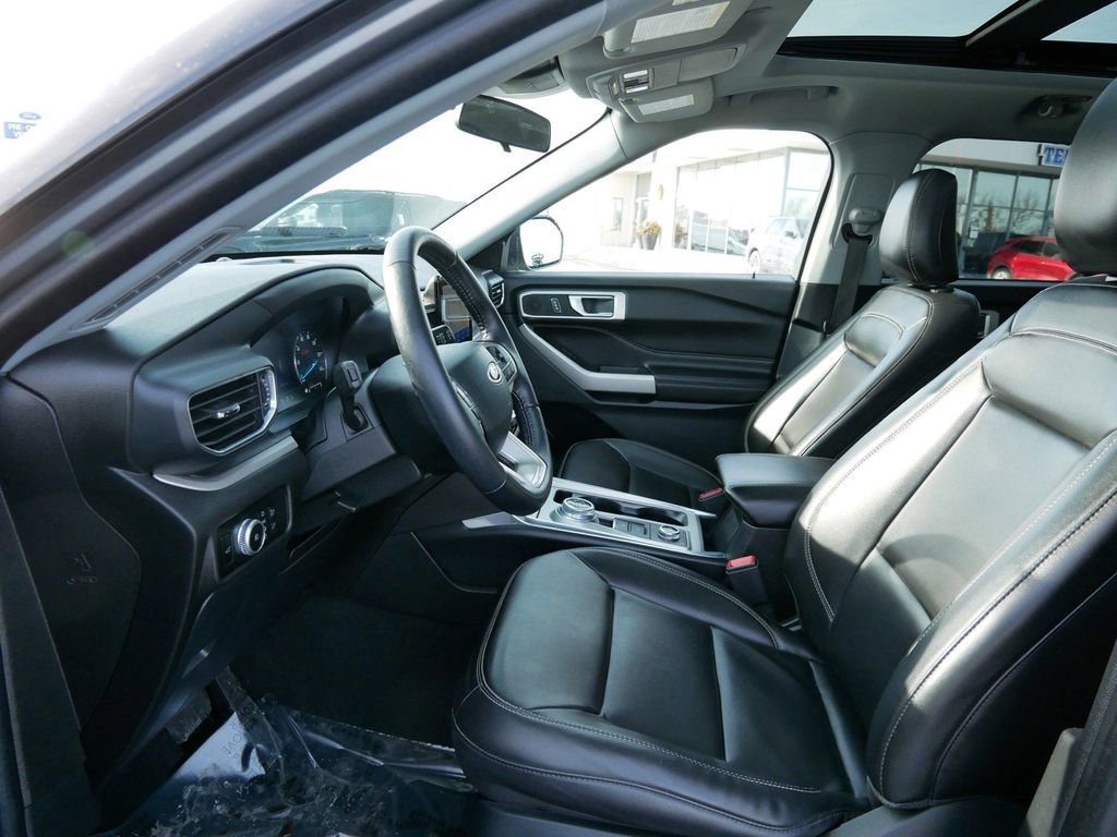 Certified 2022 Ford Explorer XLT w/ Equipment Group 202A image 6