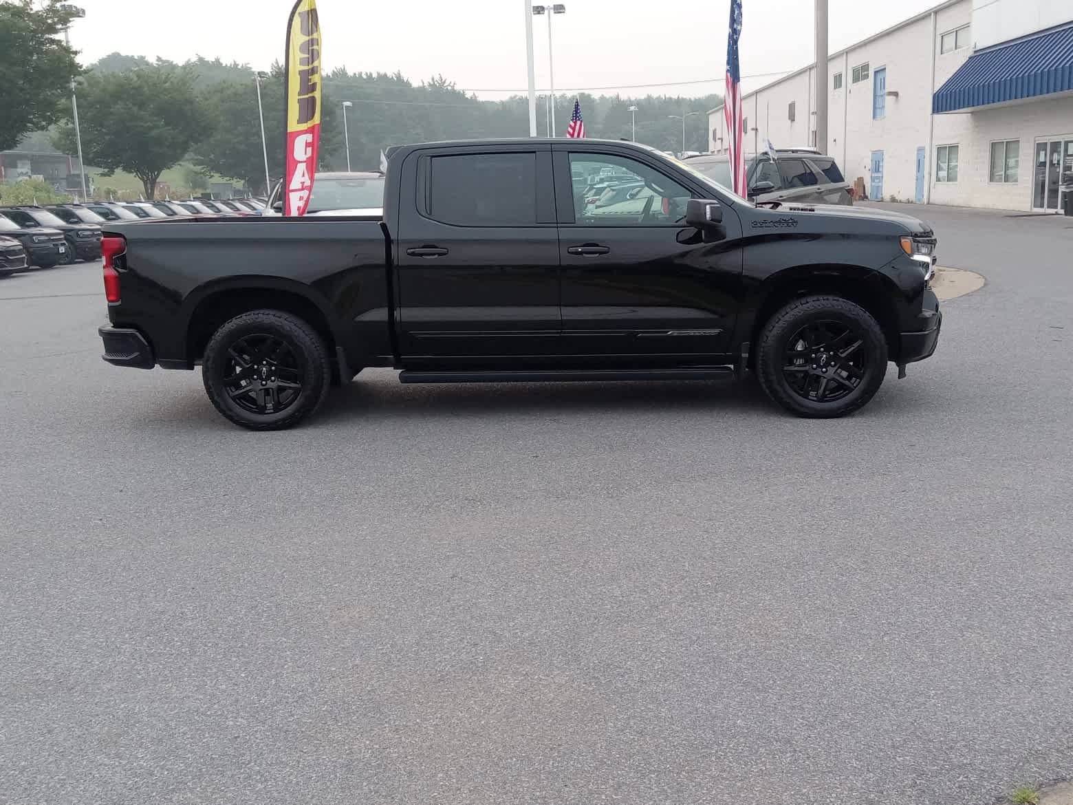Used 2025 Chevrolet Silverado 1500 High Country w/ Midnight Edition AWD/4WD image 8