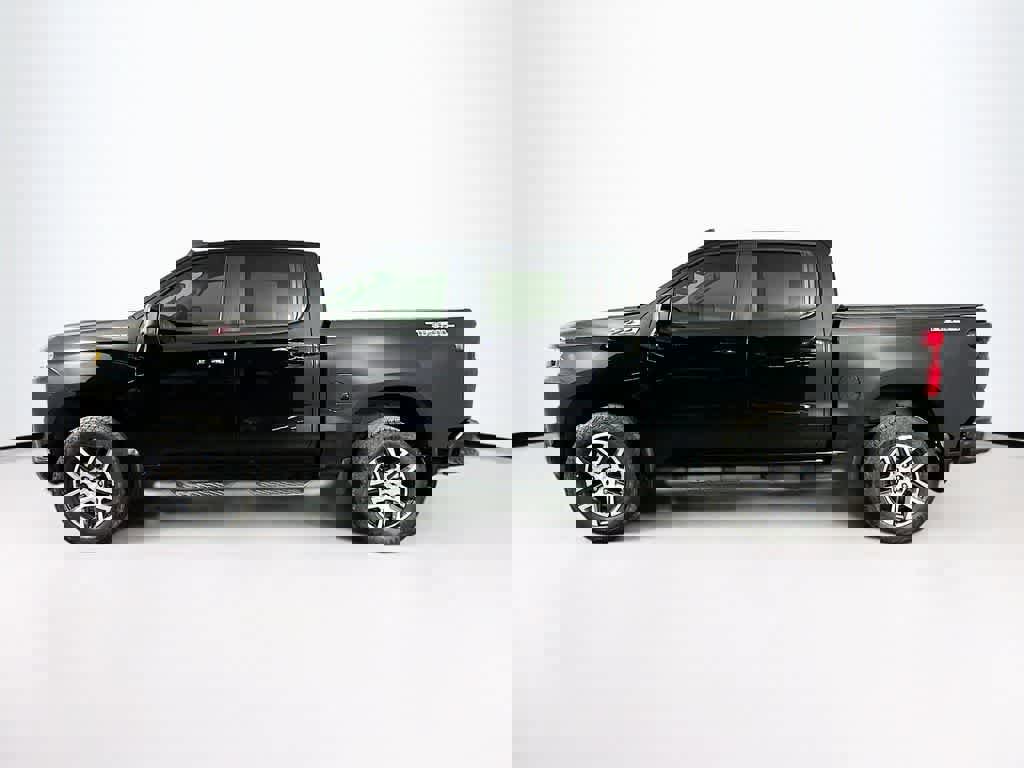 Used 2020 Chevrolet Silverado 1500 LT Trail Boss image 2