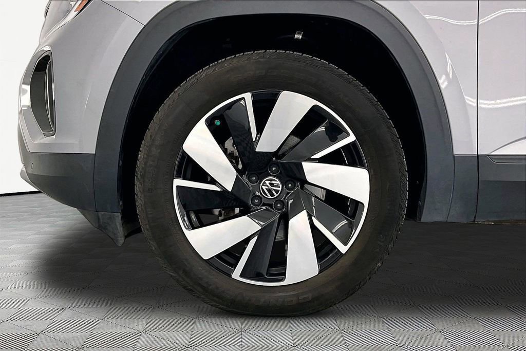 Used 2025 Volkswagen Atlas Cross Sport SE AWD/4WD image 11