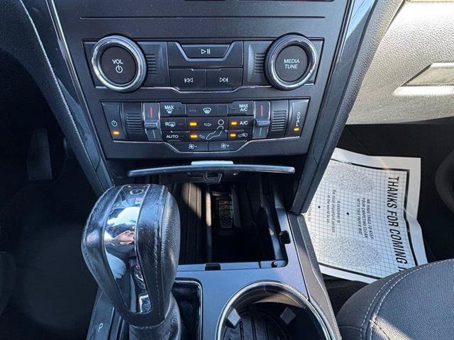 Certified 2018 Ford Explorer XLT w/ Equipment Group 201A AWD/4WD image 19