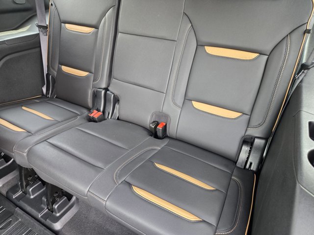 Used 2024 GMC Yukon AT4 w/ Technology Package AWD/4WD image 30