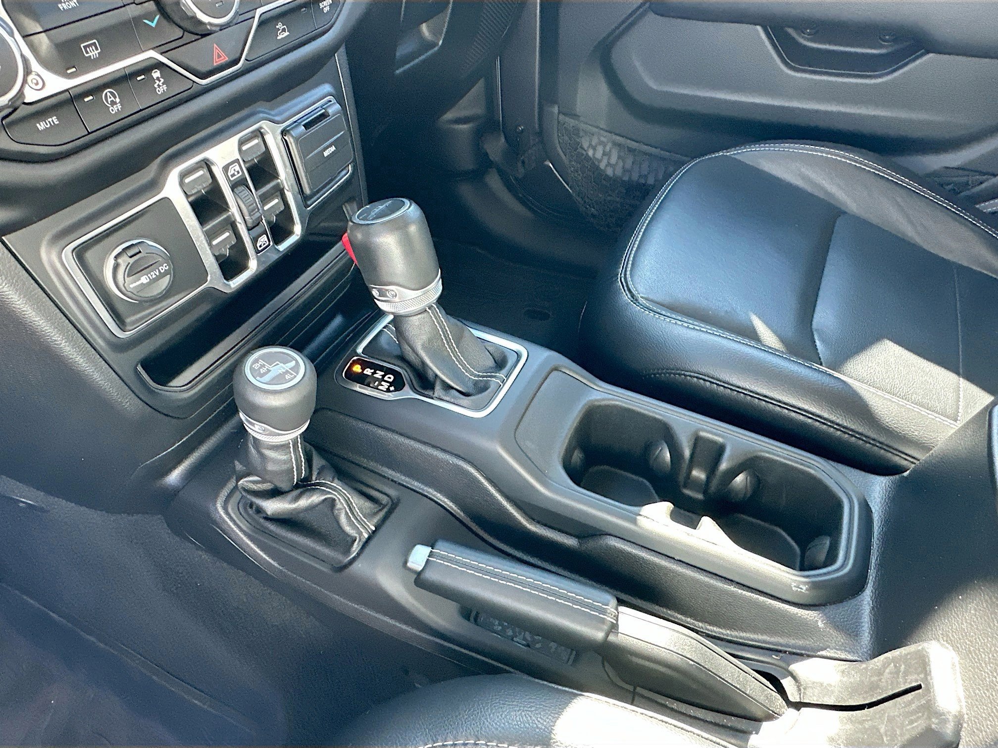 Used 2023 Jeep Gladiator Overland w/ Popular Equipment Package image 17