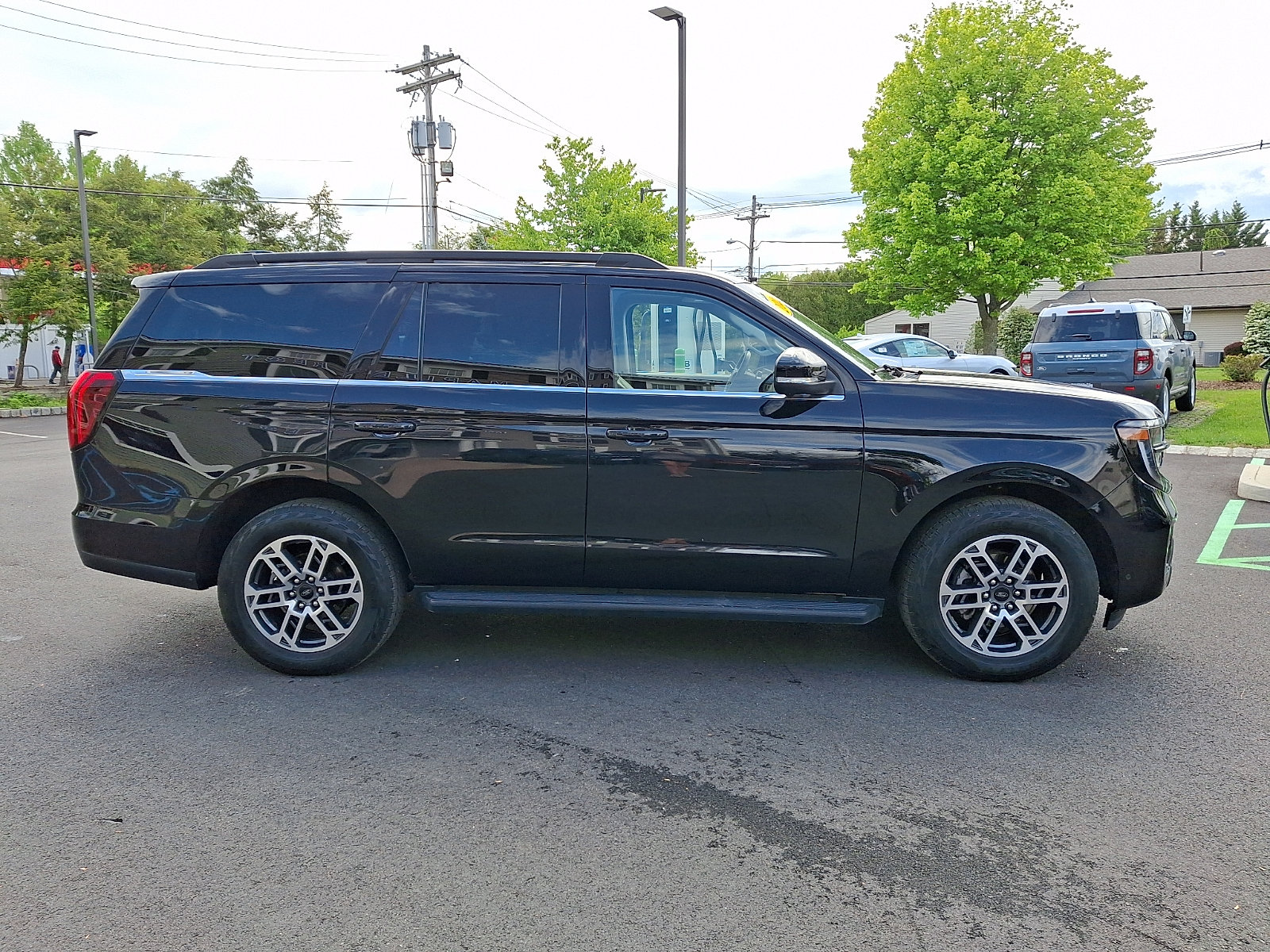 Certified 2025 Ford Expedition Active AWD/4WD image 4