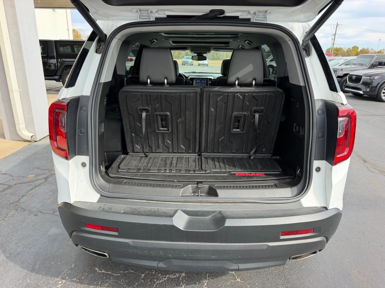 Used 2023 GMC Acadia SLT w/ Elevation Edition AWD/4WD image 5