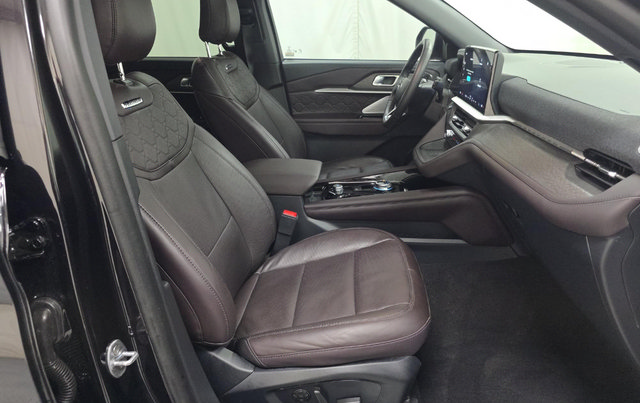 Certified 2025 Ford Explorer Platinum w/ Ultimate Package AWD/4WD image 6