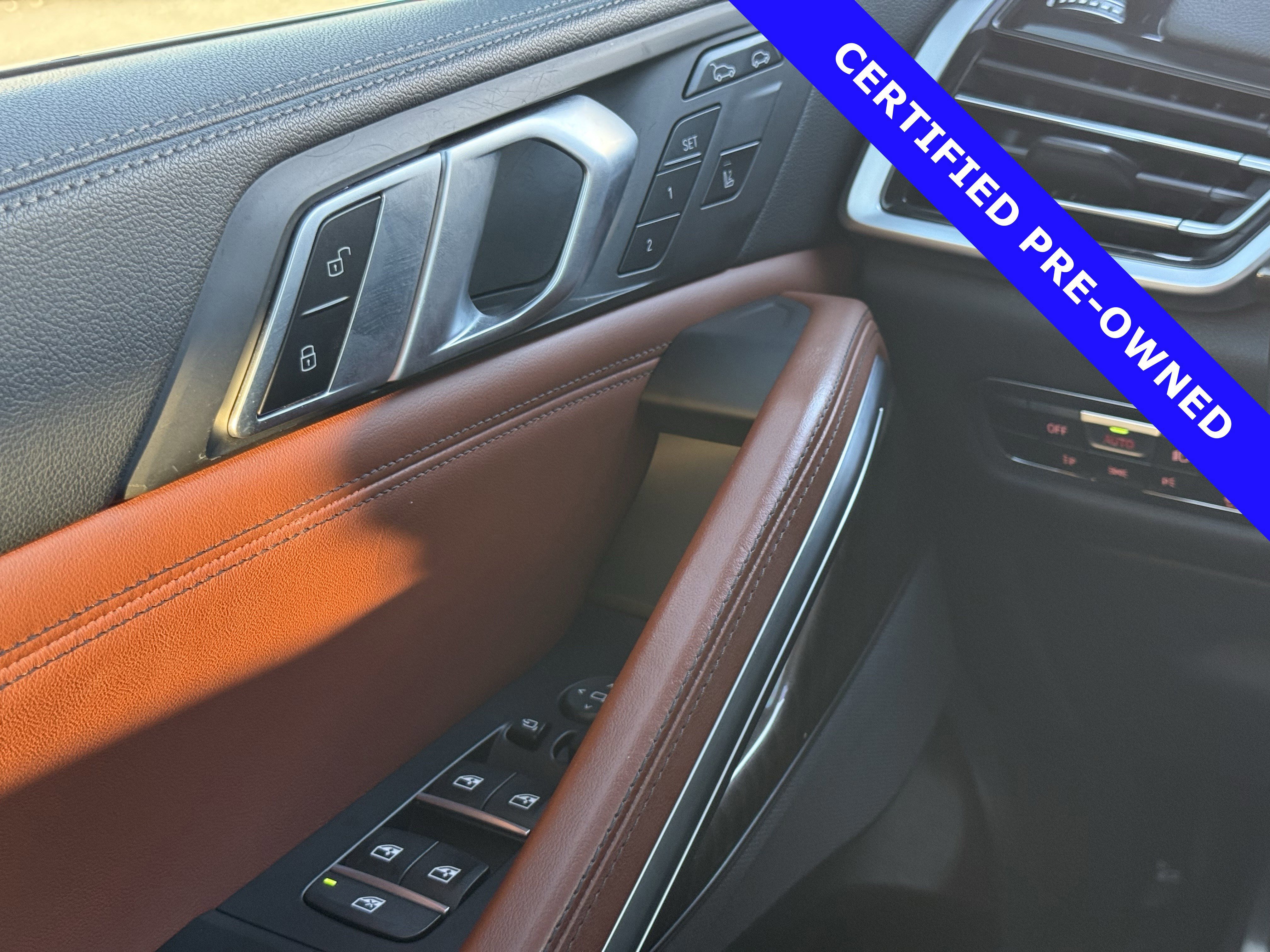 Used 2022 BMW X6 xDrive40i w/ M Sport Package image 23