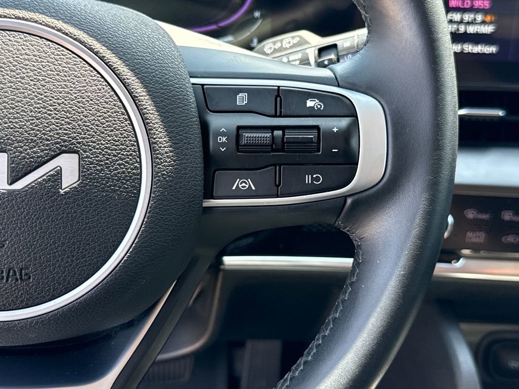 Used 2025 Kia Sportage EX FWD image 16