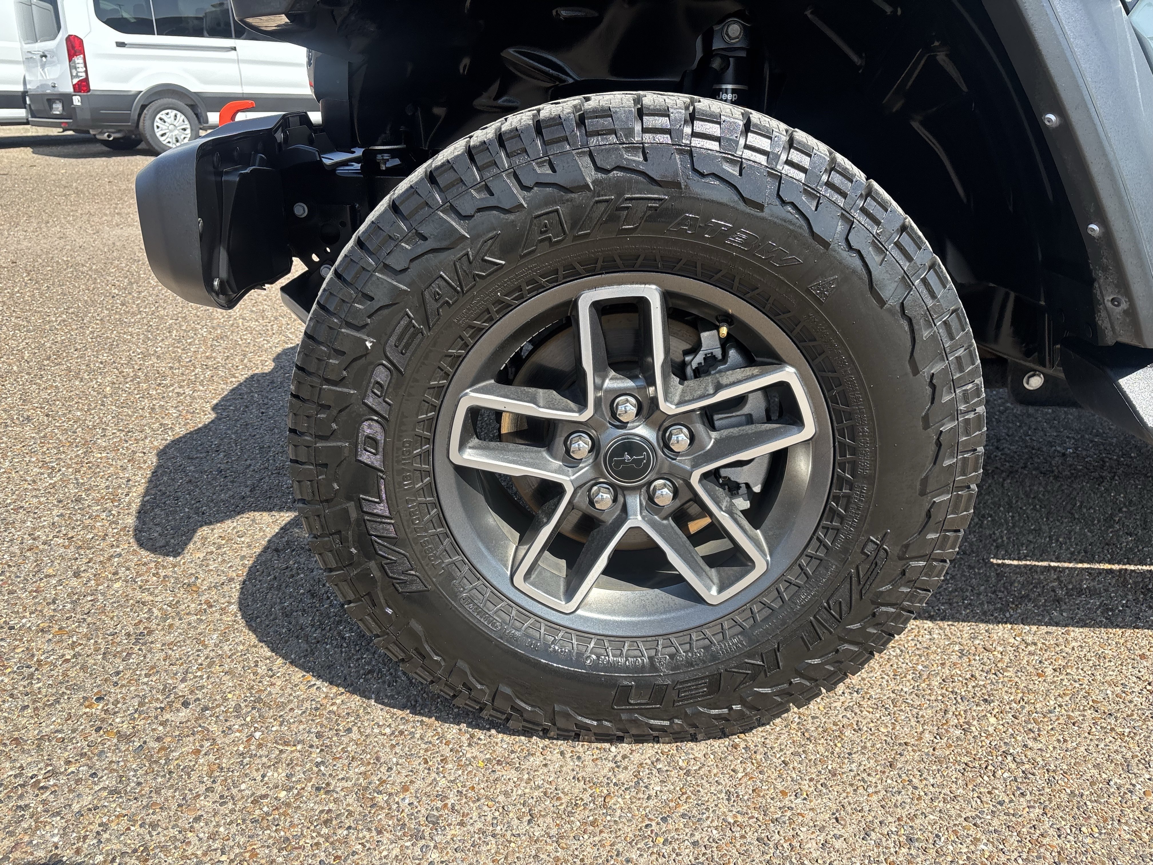 Used 2025 Jeep Gladiator Mojave AWD/4WD image 8