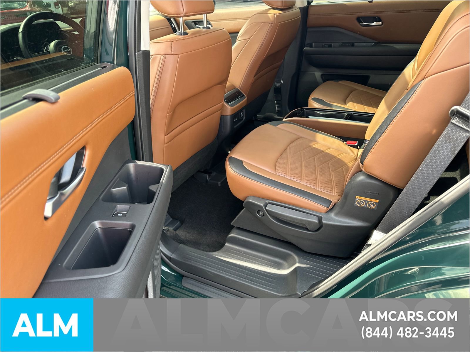 Used 2025 Nissan Pathfinder Platinum FWD image 14