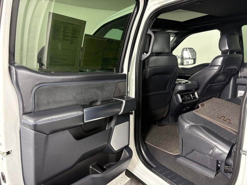 Certified 2025 Ford F450 Platinum w/ FX4 Off-Road Package image 27