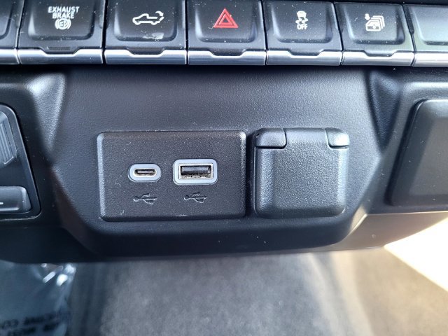 Used 2021 Chevrolet Silverado 2500 Custom w/ Custom Value Package AWD/4WD image 15
