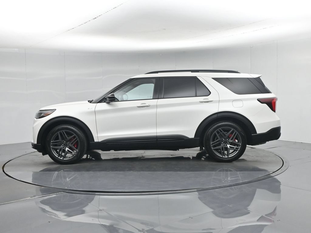 Certified 2025 Ford Explorer ST-Line w/ Premium Package RWD image 33