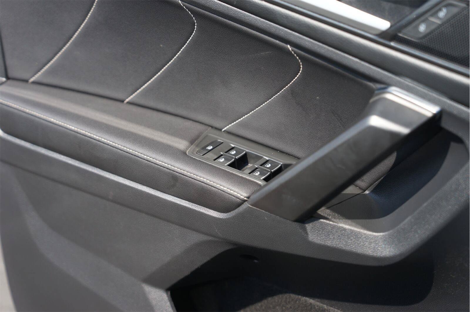 Used 2022 Volkswagen Tiguan SE R-Line FWD image 30