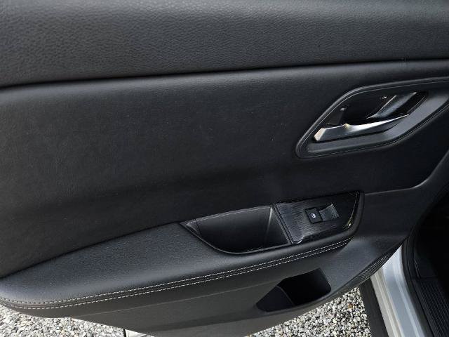 Used 2025 Nissan Rogue SV FWD image 15