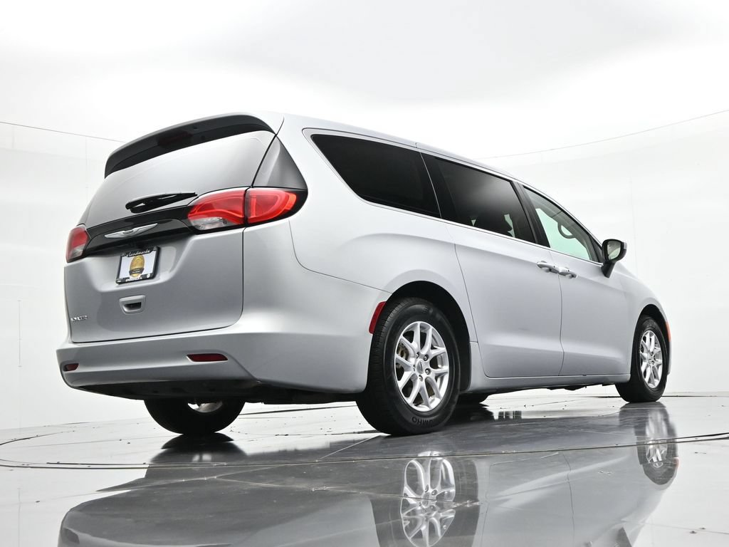 Used 2023 Chrysler Voyager LX FWD image 20
