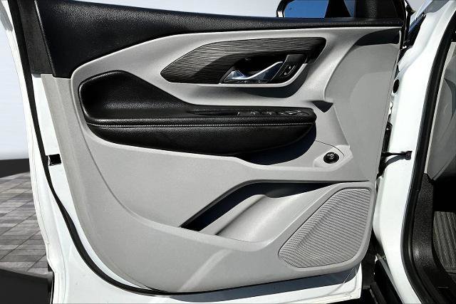 Used 2023 GMC Terrain SLE w/ Driver Convenience Package image 26