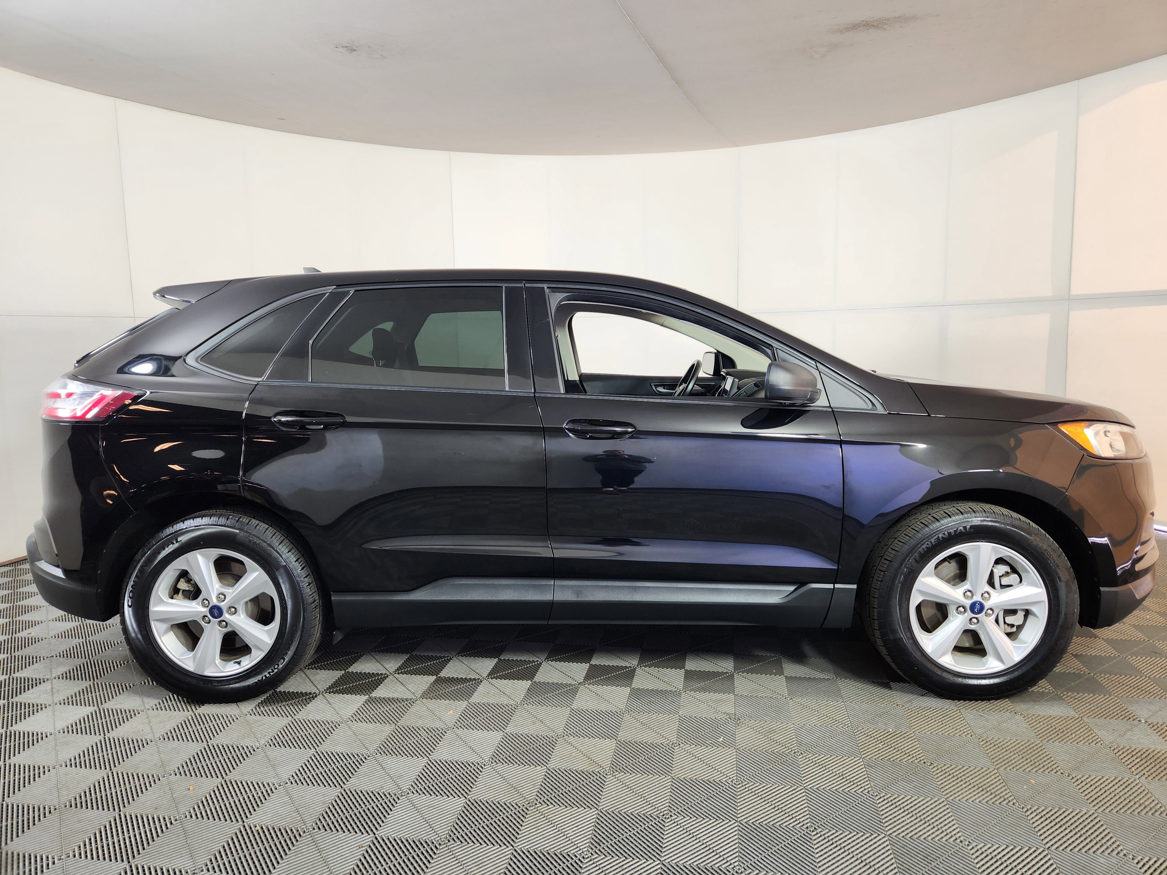 Certified 2021 Ford Edge SE image 6