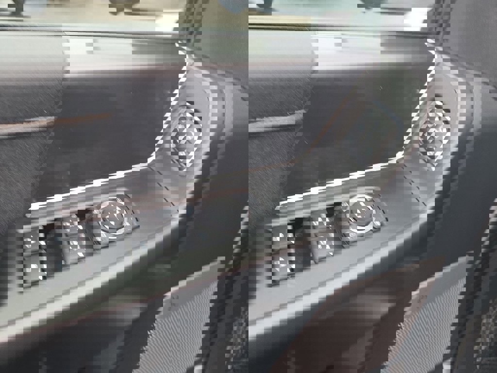 Certified 2025 Ford F150 Lariat image 18