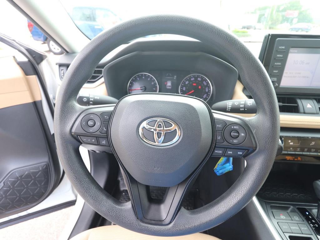Used 2019 Toyota RAV4 LE image 18