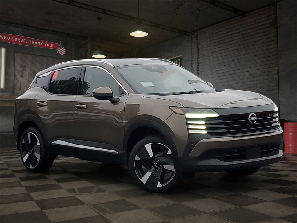 Used 2025 Nissan Kicks SR image 2