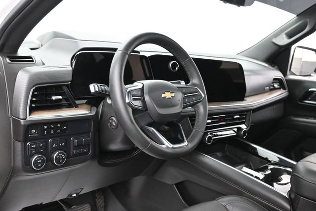 Used 2025 Chevrolet Suburban High Country AWD/4WD image 16