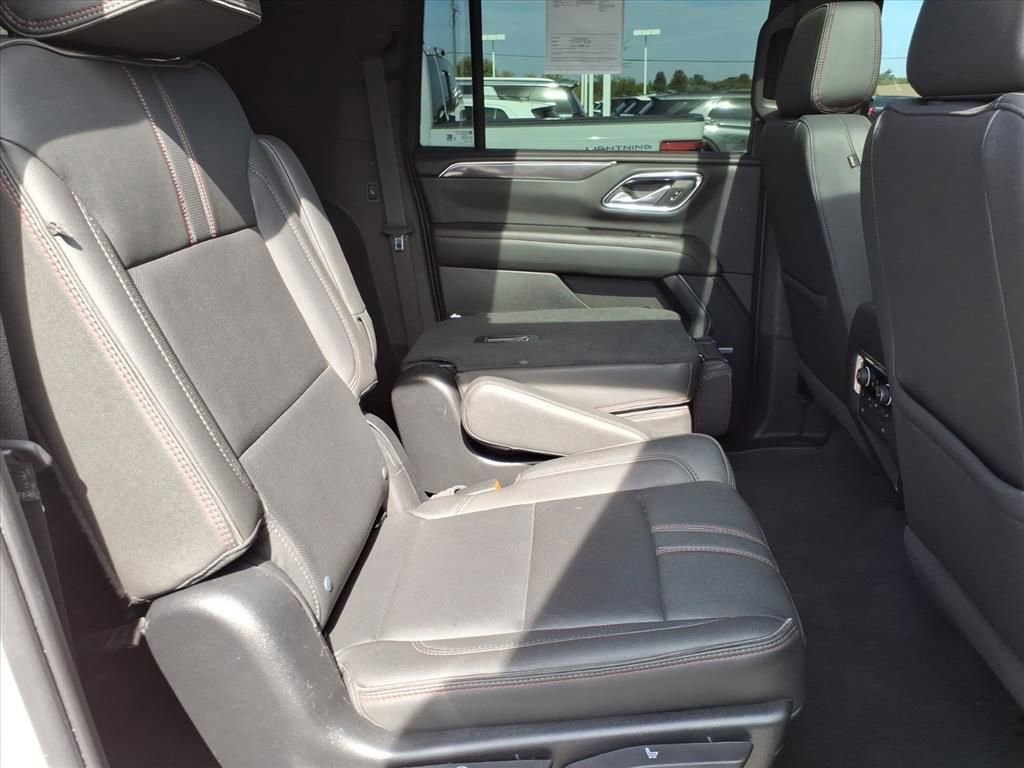 Used 2022 Chevrolet Suburban RST w/ Luxury Package image 15
