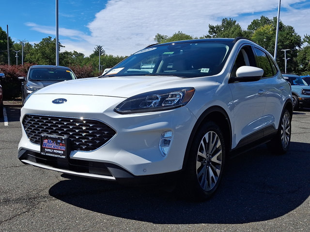 Certified 2022 Ford Escape Titanium w/ Class II Trailer Tow Package AWD/4WD image 4