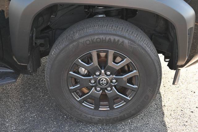 Used 2025 Toyota 4Runner SR5 AWD/4WD image 16