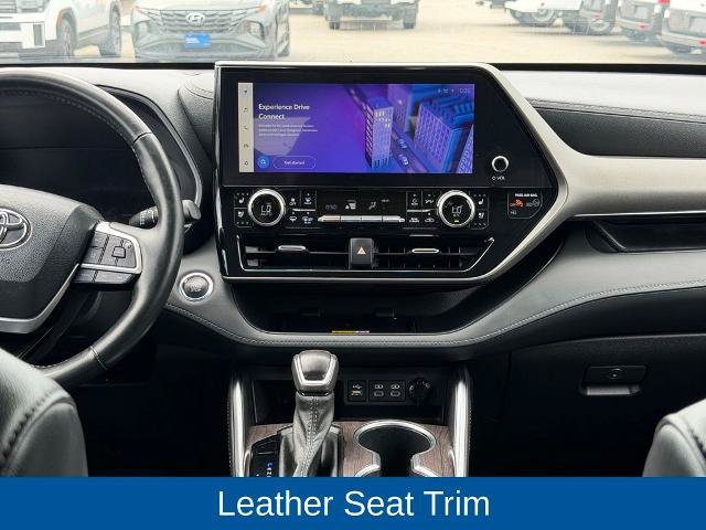 Used 2023 Toyota Highlander Limited AWD/4WD image 24