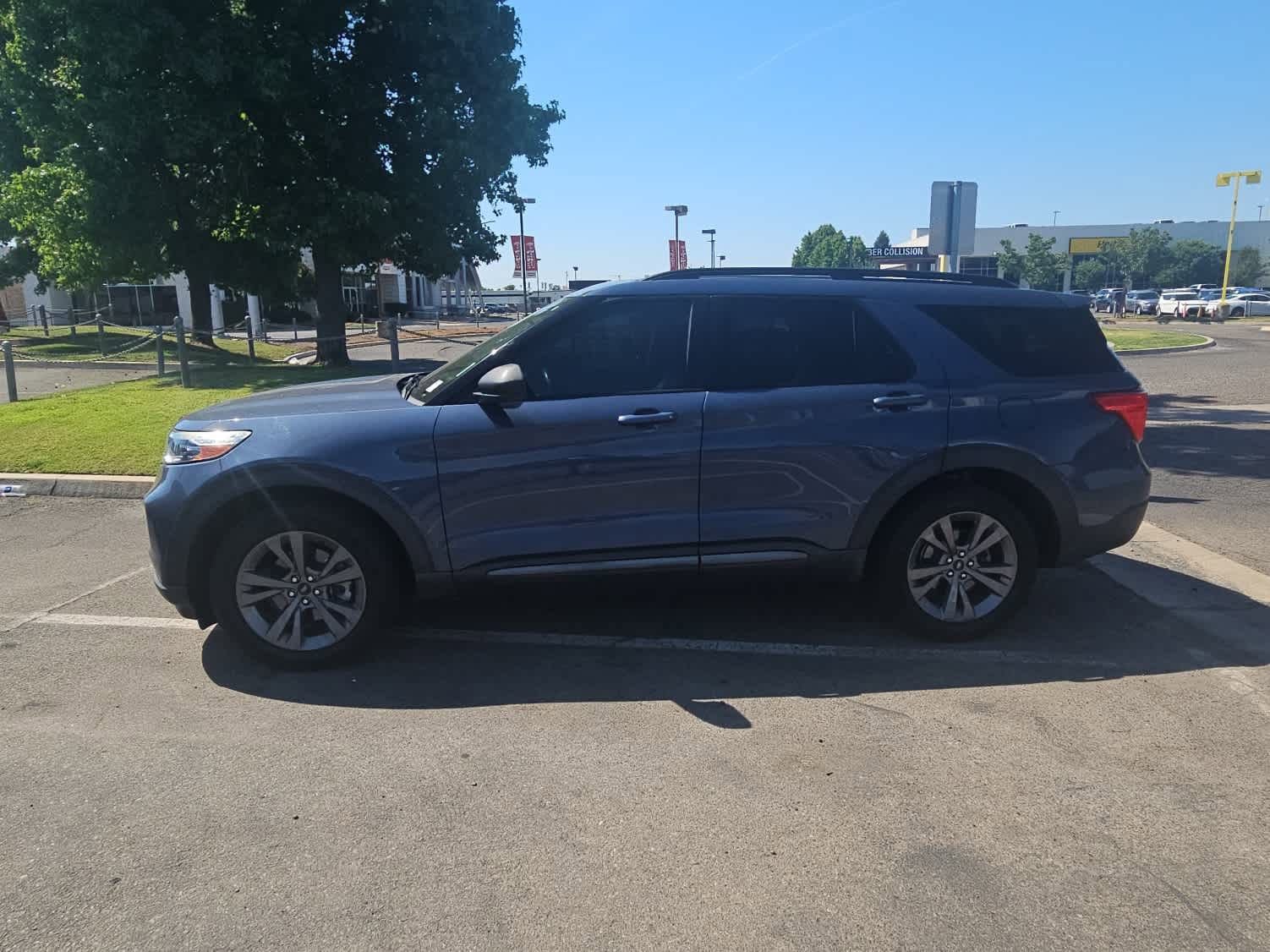 Certified 2021 Ford Explorer XLT w/ Equipment Group 202A AWD/4WD image 5