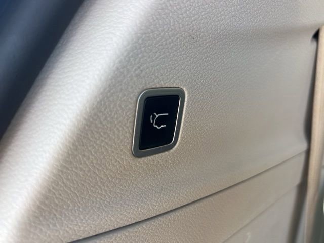 Used 2017 Chrysler Pacifica Touring-L w/ Tire & Wheel Group FWD image 24